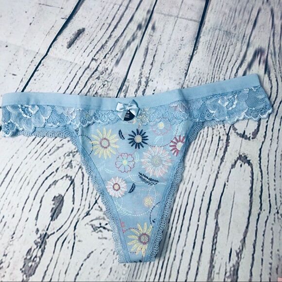 La Vie En Rose 5 pack Lacey Thong Underwear - Picture 2 of 10